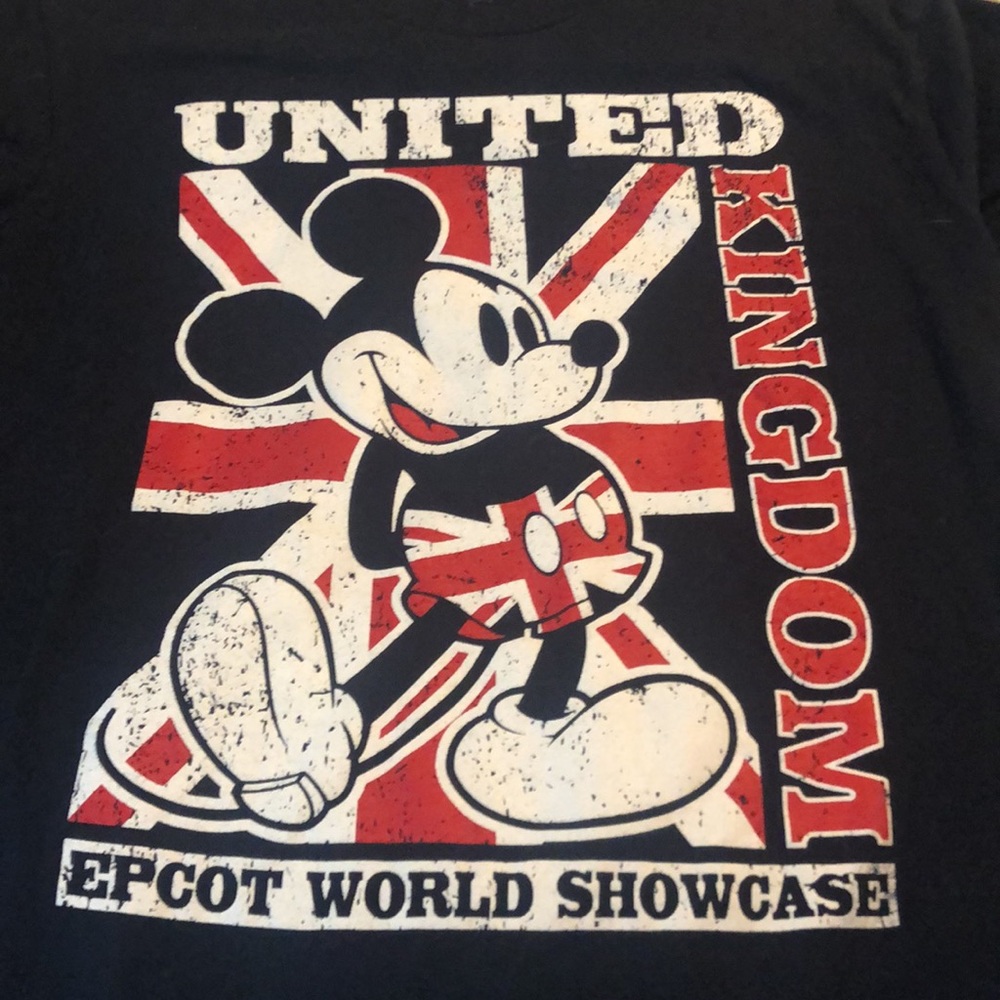 ⭐️ Host pick! Mickey EPCOT WORLD SHOWCASE UNITED KINGDOM T-shirt size Small
